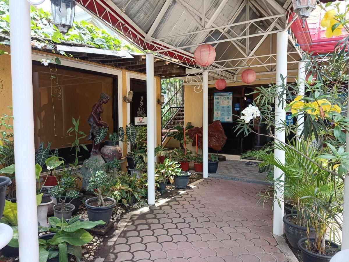 Golden Belle Apartelle And Suites Davao Bagian luar foto