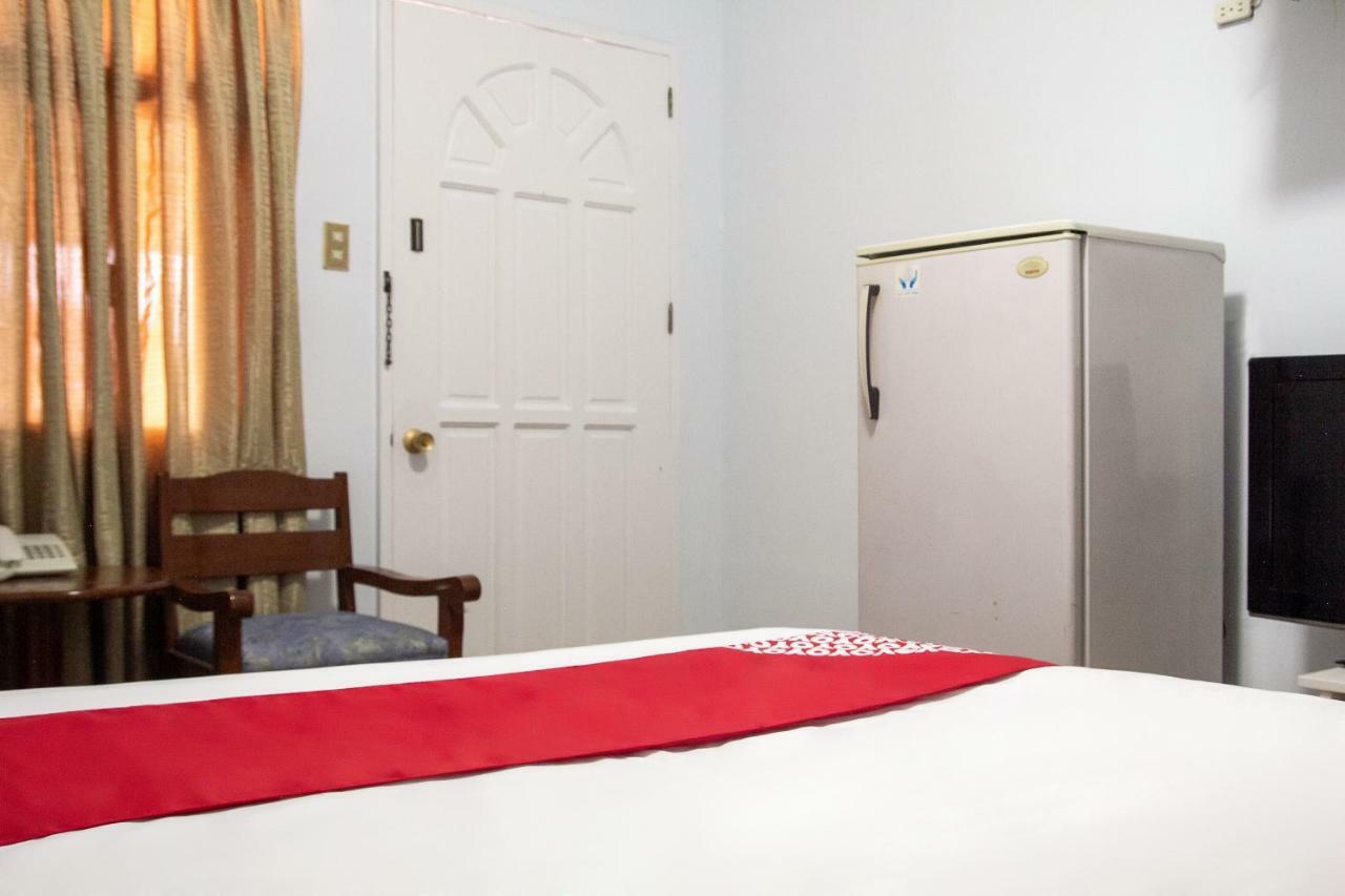Golden Belle Apartelle And Suites Davao Bagian luar foto