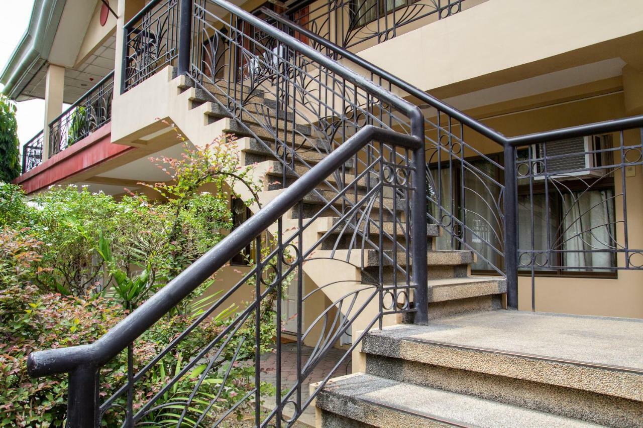 Golden Belle Apartelle And Suites Davao Bagian luar foto